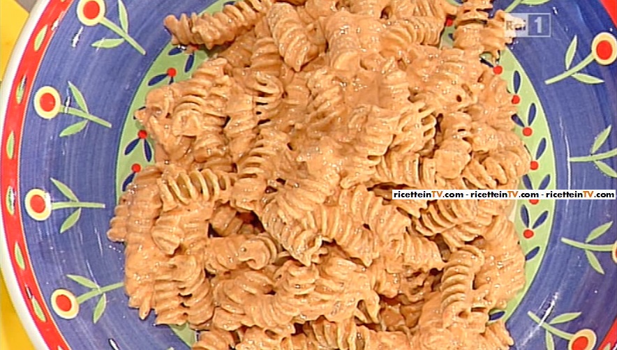 fusilli con crema di peperoni grigliati