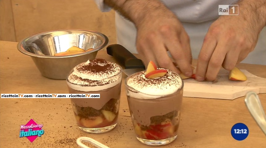 mousse al cioccolato con pesche