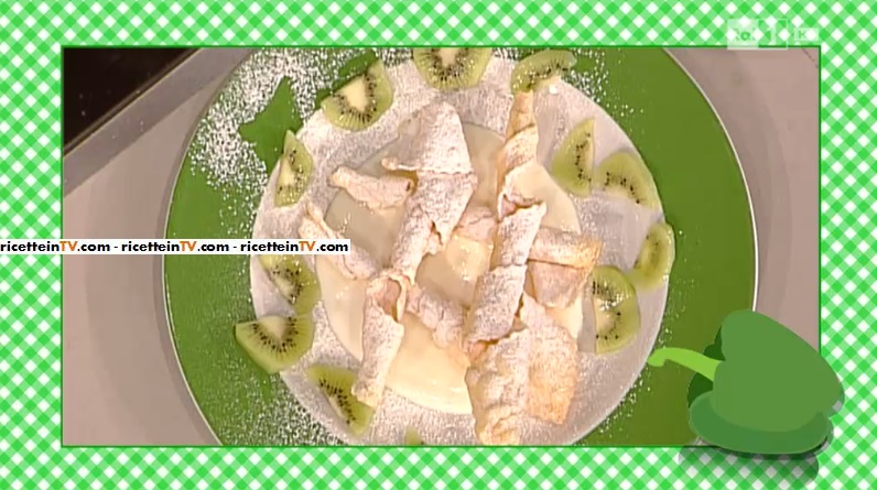 cenci filanti con crema di yogurt e kiwi