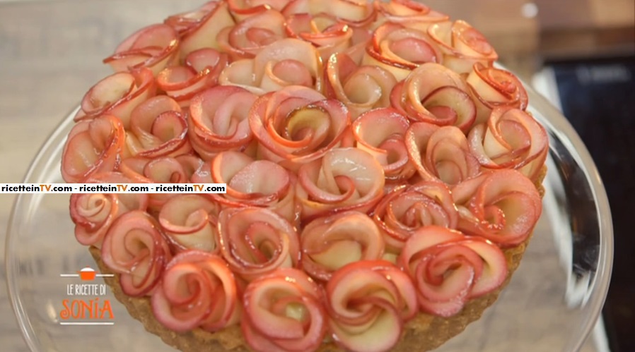 crostata con crema e roselline di mele