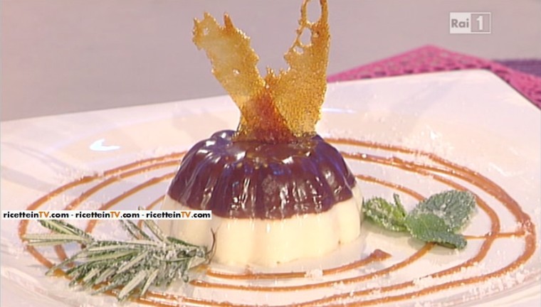 panna cotta al cioccolato e mandorle con salsa mou