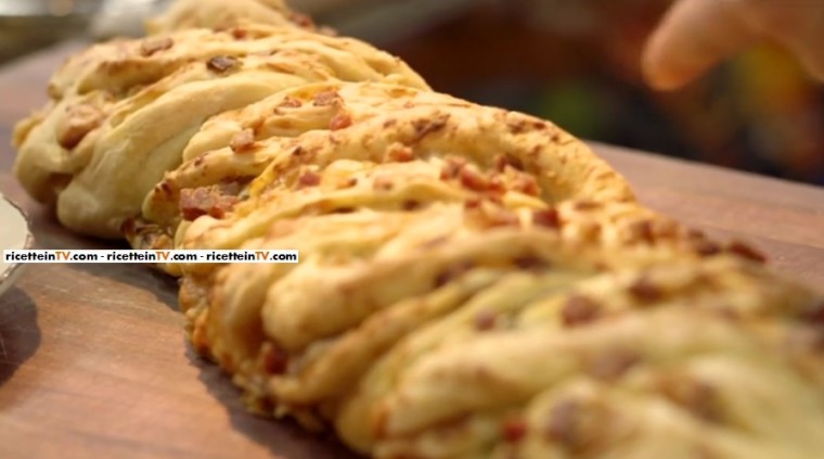 treccia di pane con cacciatorino pere e Grana