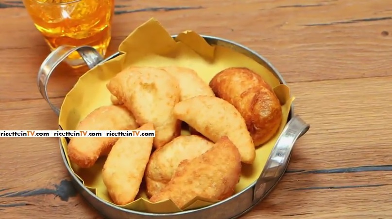 panzerotti ripieni e fritti