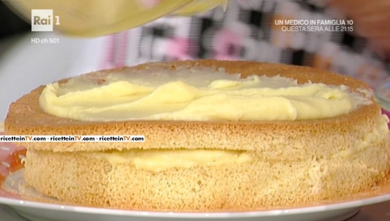 torta con le pesche al profumo di limoncello