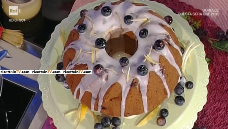 ciambellone morbido ai frutti rossi e blu di Natalia Cattelani