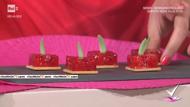 strawberry cubes (cubi di fragole) di Alessandro Servida