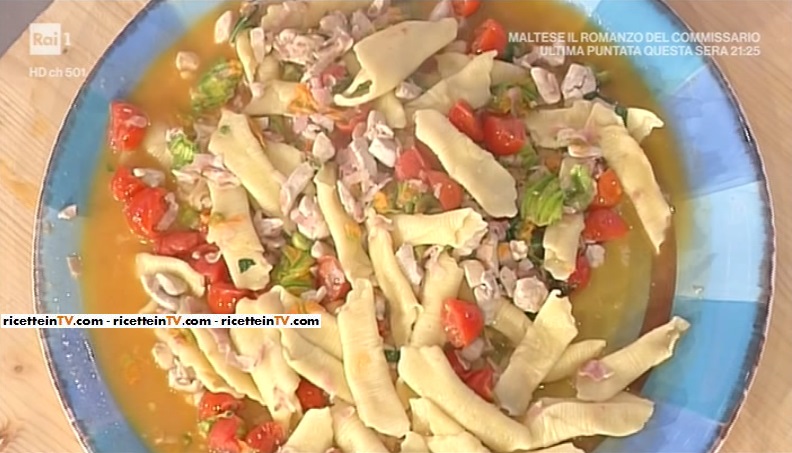 garganelli con fiori di zucchina e dadolata di faraona al bacon di Daniele Persegani