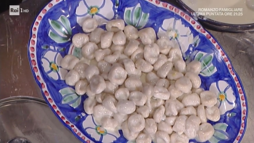 gnocchi di ricotta e noci con salsa ai formaggi di Alessandra Spisni