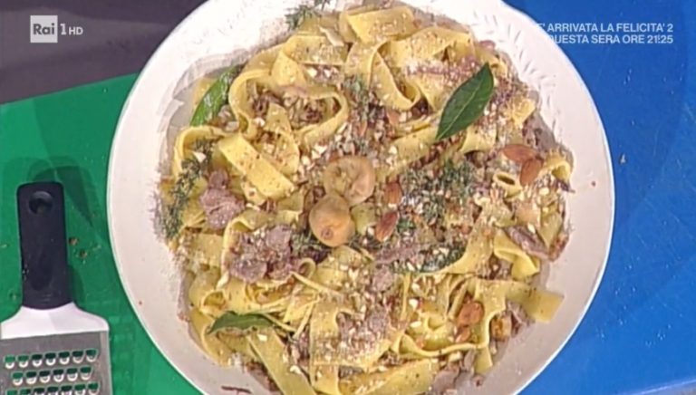 pappardelle con petto d'anatra cipolle e fichi secchi di Luisanna Messeri