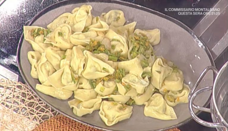 tortelloni con robiola e zucchine con salsa ai fiori di zucca