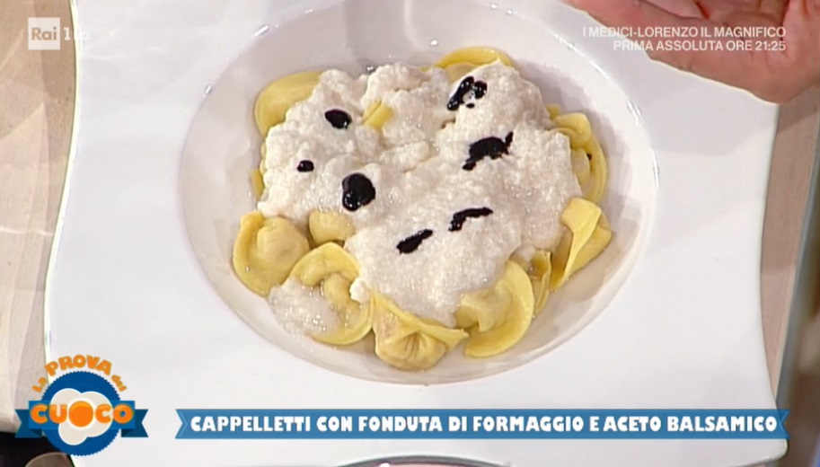 cappelletti con fonduta di formaggio e aceto balsamico di Anna Maria Palma