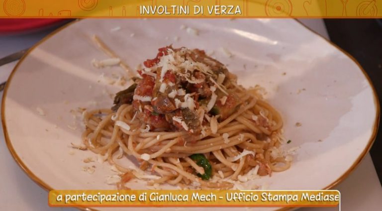 spaghetti alla fine del mondo e involtini di verza