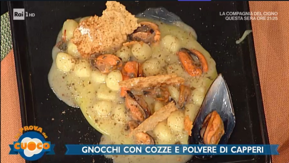 gnocchi con cozze e polvere di capperi di Natale Giunta