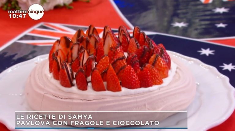 torta pavlova con fragole e cioccolato di Samya