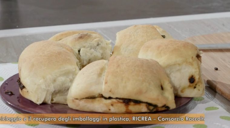 Ricette Allitaliana Ricetta Focaccia Ripiena Di Scarola Di Anna Moroni