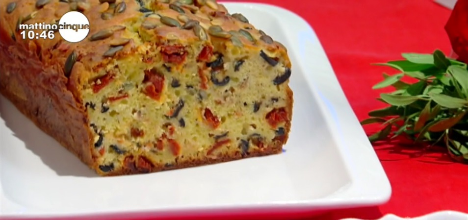 plumcake salato con acciughe e pomodori secchi