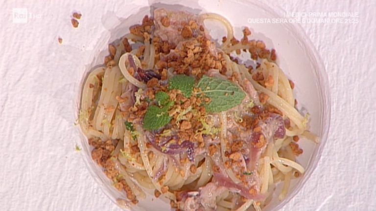 spaghetti tonno capperi e cipolla di Natale Giunta