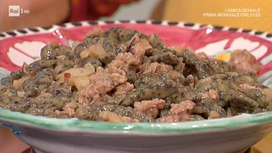 strozzapreti con radicchio e salsiccia