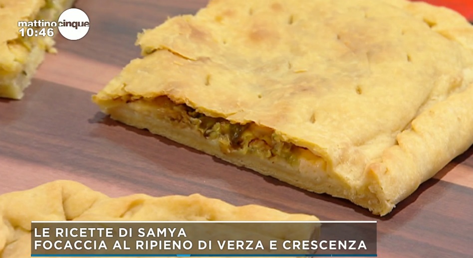 focaccia ripiena di verza e crescenza