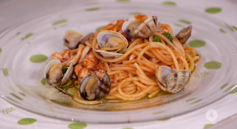 spaghetti in salsa di mare di Anna Moroni