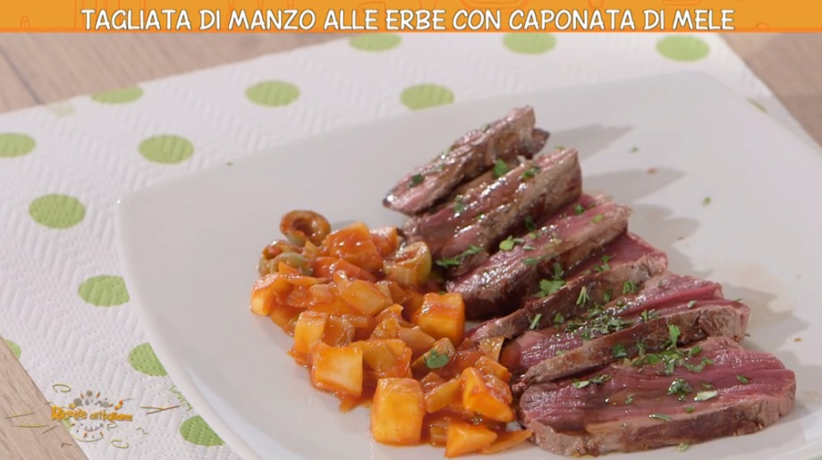 tagliata di manzo alle erbe con caponata di mele di Anna Moroni