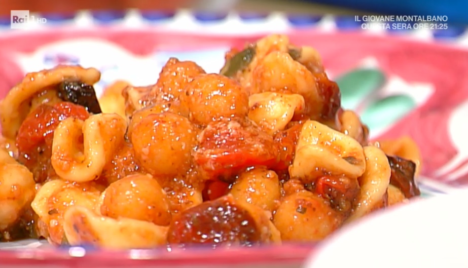 orecchiette con polpettine fritte e pomodori