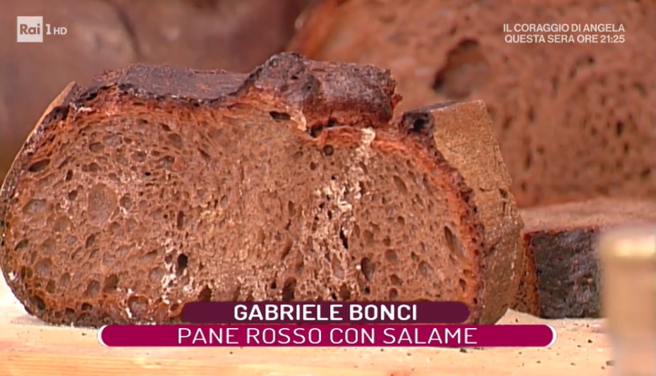 pane rosso con salame