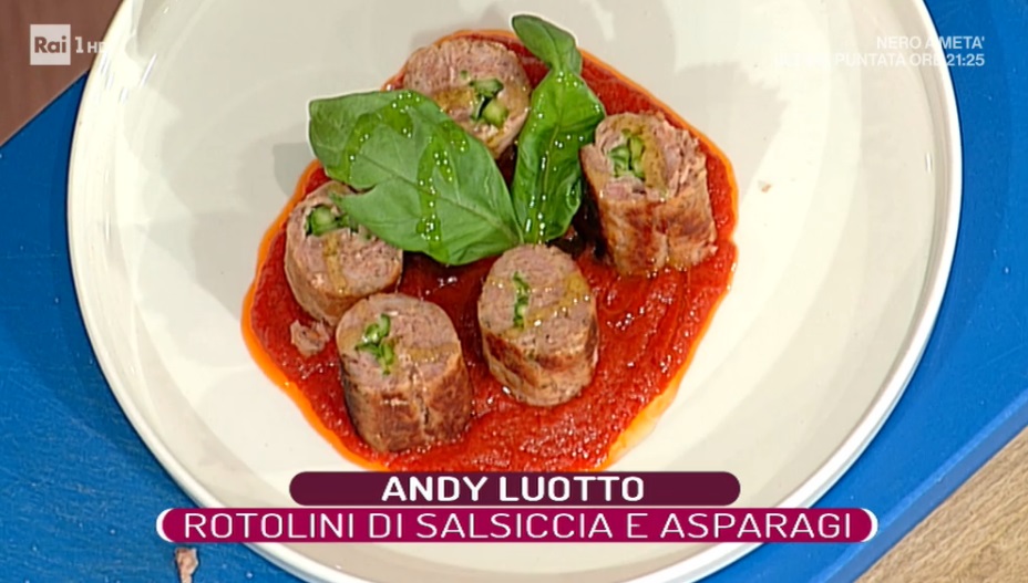 rotolini di salsiccia e asparagi di Andy Luotto