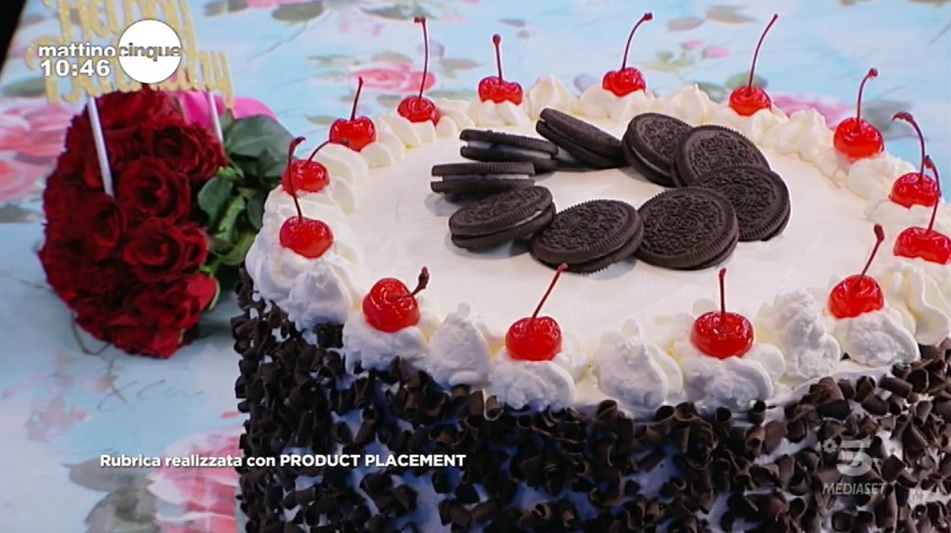 torta di compleanno con biscotti