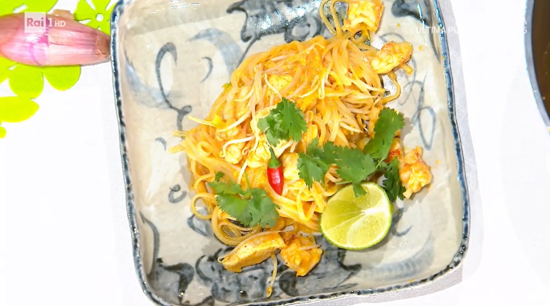 pad thai con gamberi e pollo