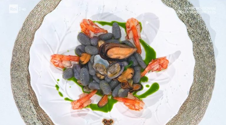 gnocchi viola con frutti di mare