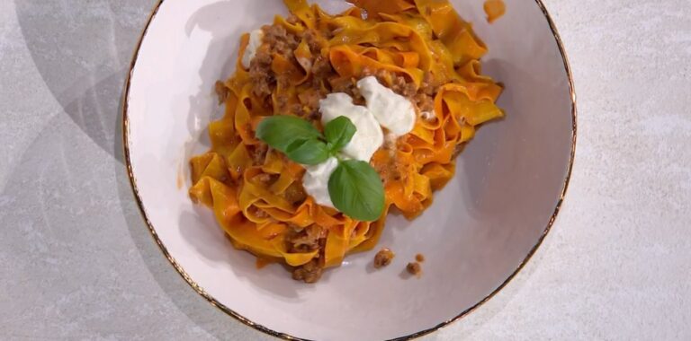 fettuccine con ragù al coltello e stracchino di Ivano Ricchebono