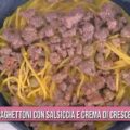 spaghettoni con salsiccia e crema di crescenza di Francesca Marsetti