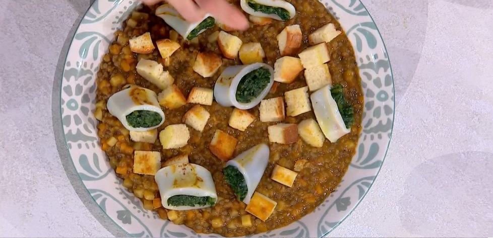 calamari ripieni su zuppa di lenticchie di Mauro e Mattia Improta