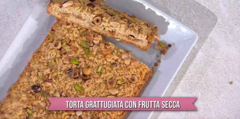 torta grattugiata con frutta secca di Natalia Cattelani