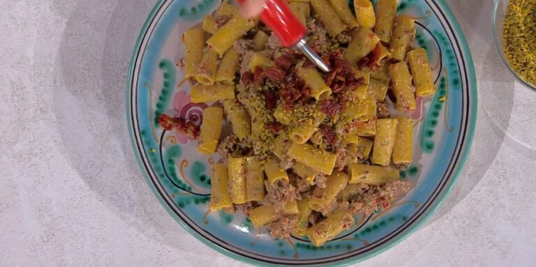 rigatoni al pesto di pomodori secchi di Giusina Battaglia