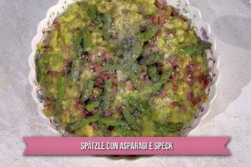 spatzle con asparagi e speck di Barbara De Nigris