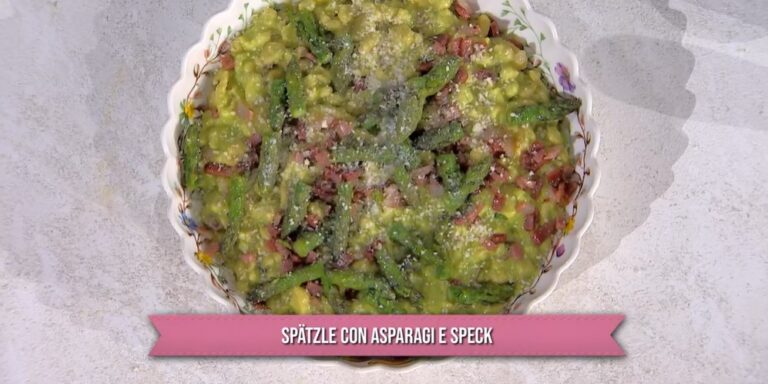 spatzle con asparagi e speck di Barbara De Nigris