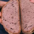 Il forno di Fulvio Marino, oggi, profuma di terra e di antico. Il panettiere piemontese, infatti, ci porta tra le vigne, preparando un profumatissimo pane al vino.