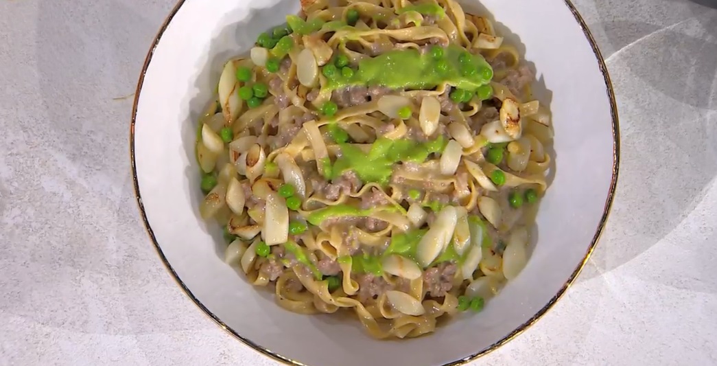 fettuccine salsiccia piselli e asparagi di Gian Piero Fava