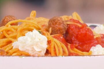 chitarrine con ragù di polpette di Mauro e Mattia Improta